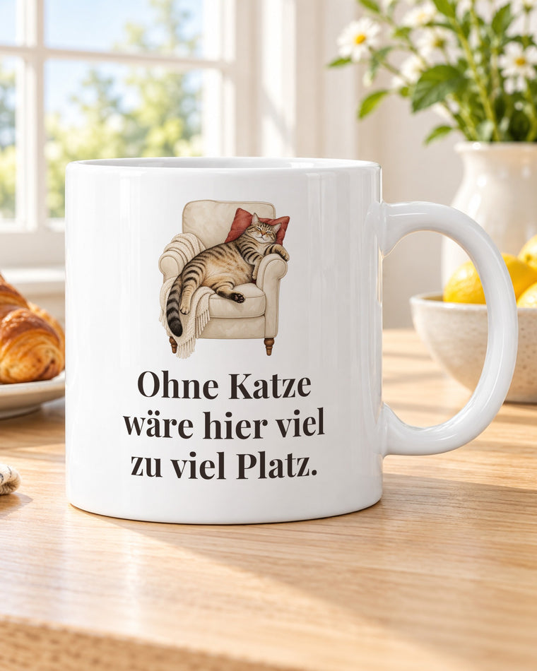Katzentasse „Ohne Katze wäre hier viel zu viel Platz.“ am Frühstückstisch