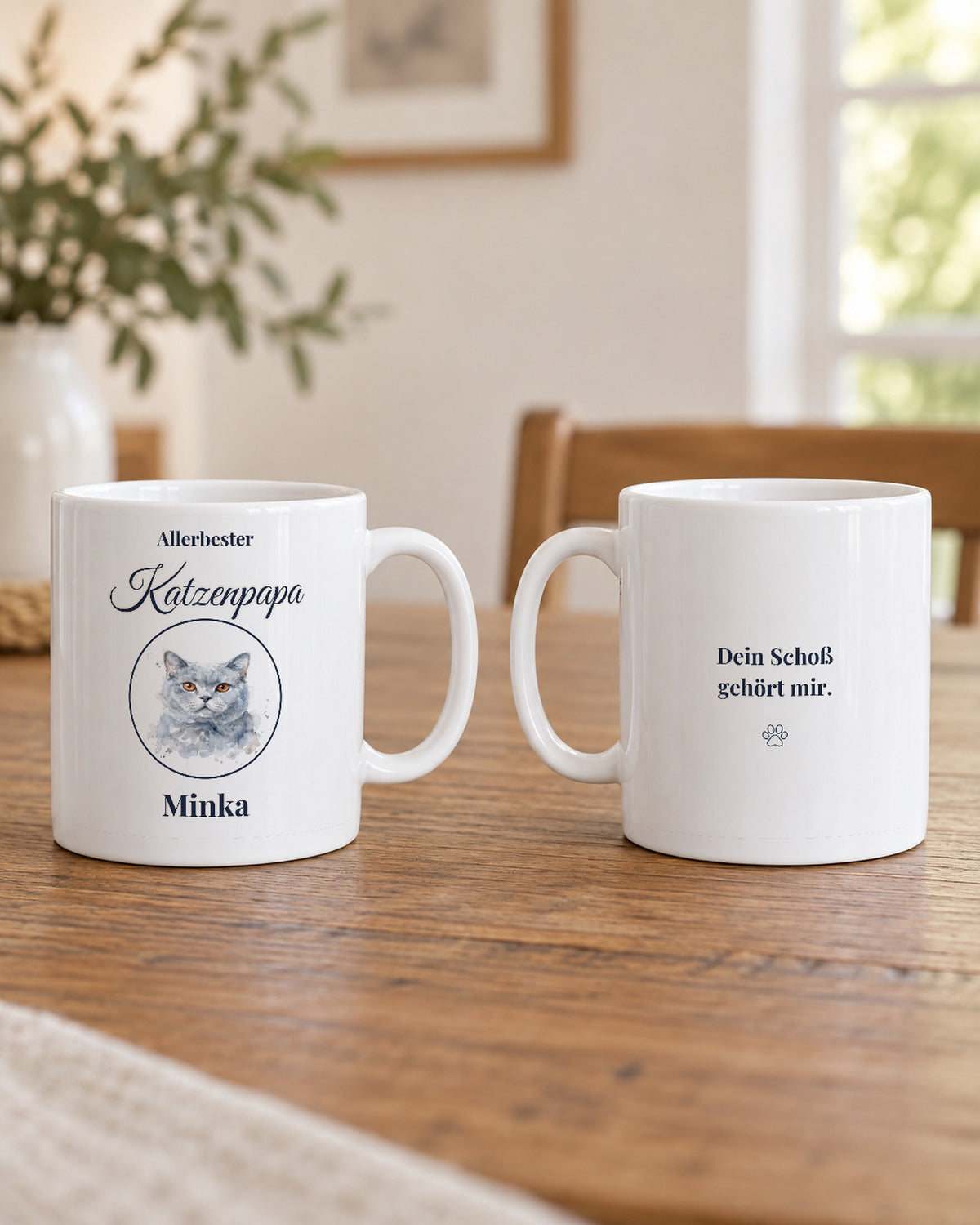 Vorder- und Rückseite der Tasse, hinten der Satz „Dein Schoß gehört mir.“