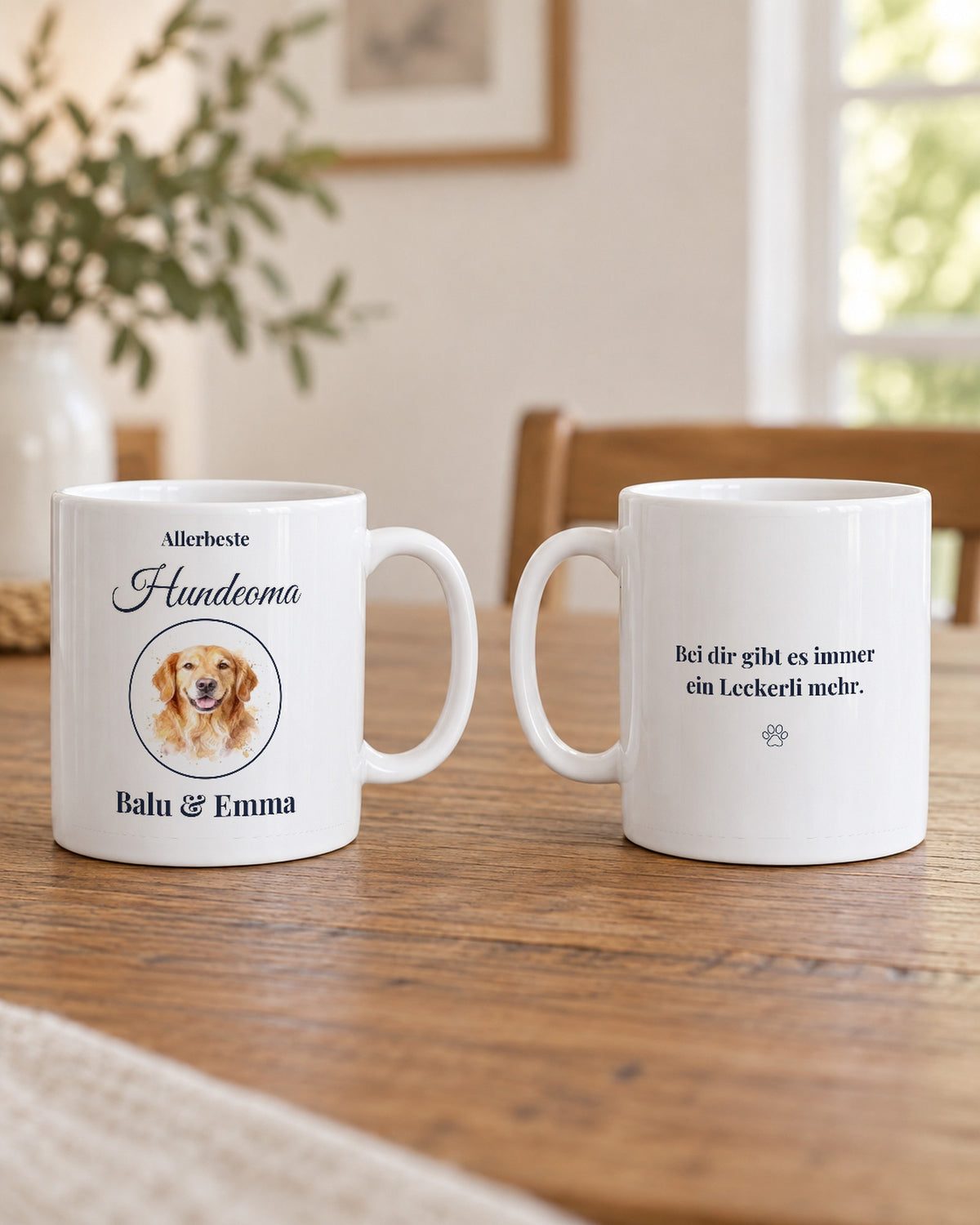 Vorder- und Rückseite der Tasse, hinten der Satz „Bei dir gibt es immer ein Leckerli mehr.“