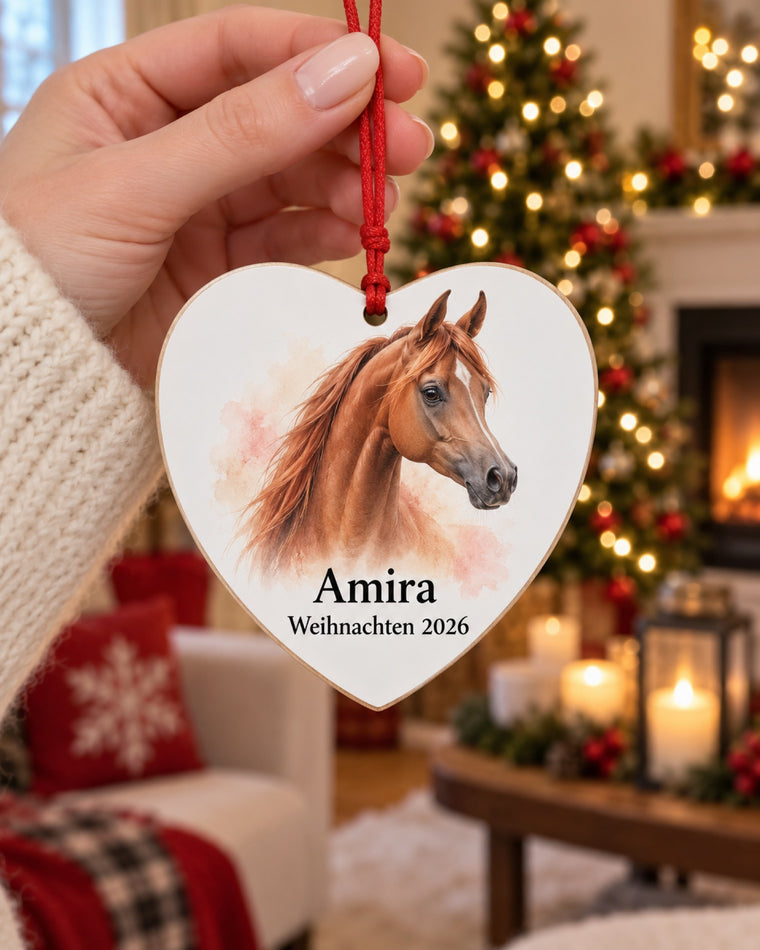 Holzanhänger als Herz mit Fuchs im Minimal-Stil, Namen Amira und Weihnachten 2026