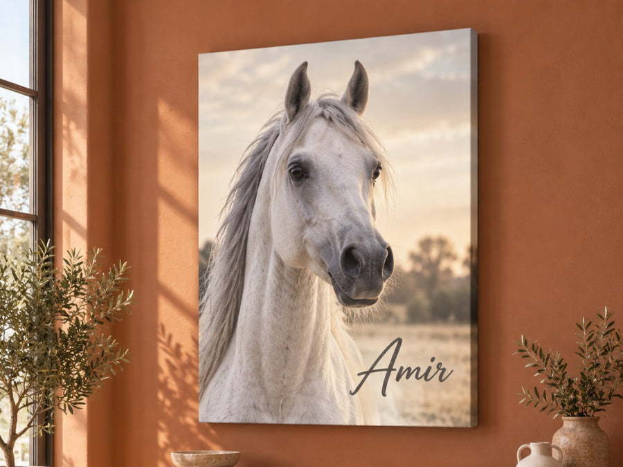 Wandbild auf Leinwand mit weißem Araber als Originalfoto ohne Stilfilter und Namen Amir an der Wohnzimmerwand