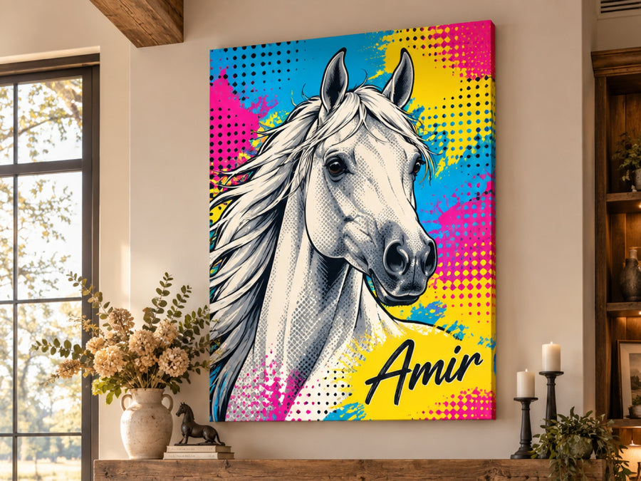 Wandbild auf Leinwand mit weißem Araber im Pop-Art-Stil und Namen Amir an der Wohnzimmerwand